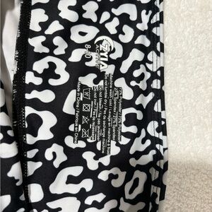 EUC Zyia Light and Tight leggings cheetah! Black white pockets!